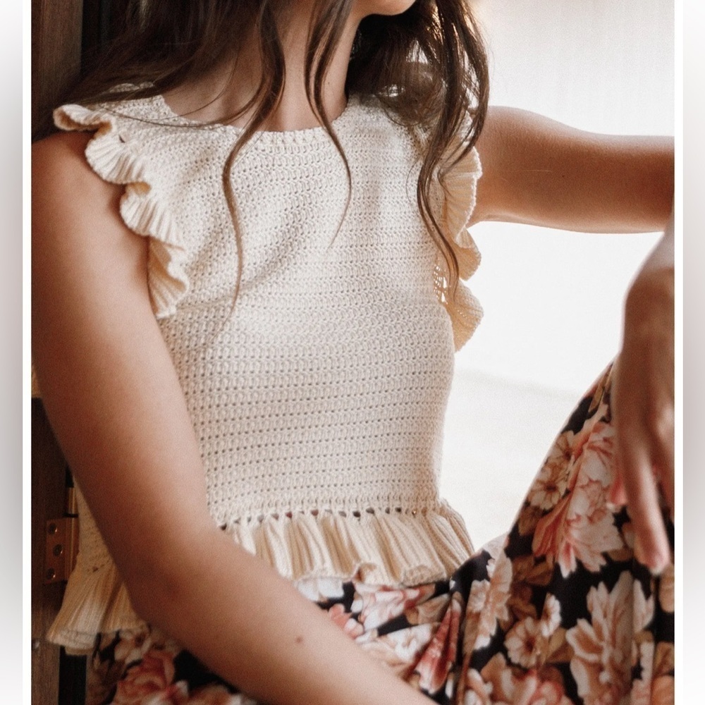 Mable Ruffled Frills Sleeveless Sweater Tank Boho Cream Colored Size Small